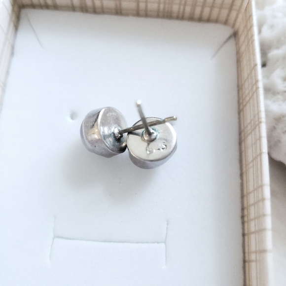 Vintage Elegant Sterling Silver Bezel Set Pearl Stud Earrings - Picture 4 of 4